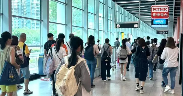 港鐵早上列車服務正常　將軍澳站有乘客擔心突發情況提早出門