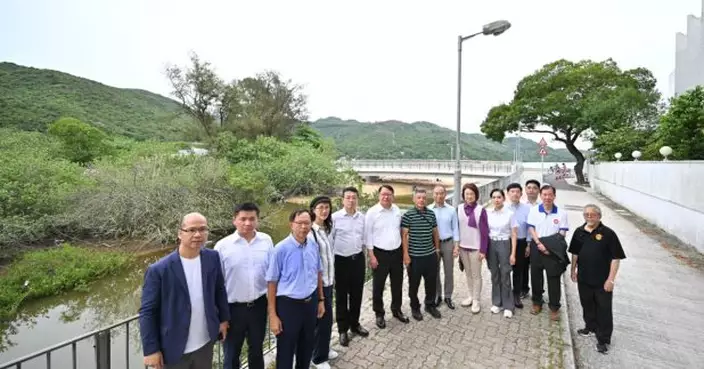 陳國基實地考察「八一九銀礦灣大屠殺」歷史現場