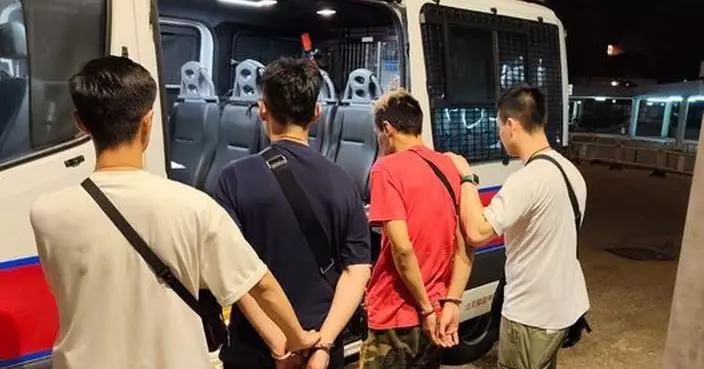 警方將軍澳拘4男女 檢獲市值約5000元電子煙及太空油煙彈