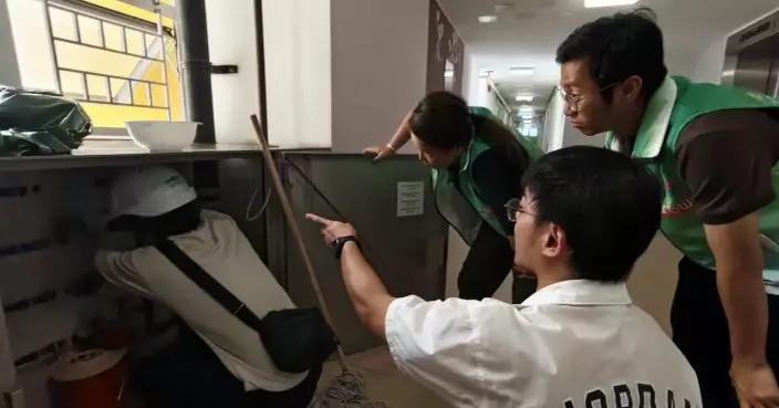 民政團隊續為皇后山邨山麗苑居民提供最新用水資訊 助有需要居民登記並作轉介