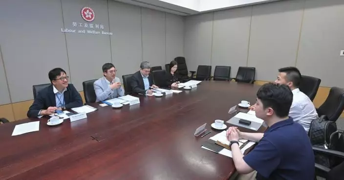 何啟明晤食物外送平台公司代表　重申政府極重視工作者保障