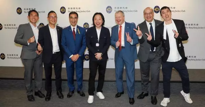 歐陽萬成到跑馬地睇夜馬 大讚氣氛一流又欣賞馬會慈善貢獻