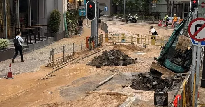 跑馬地禮頓道爆水管 九巴117號須改道行駛