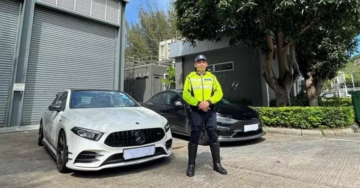 警新界南「放蛇」打擊白牌車 拘兩男司機扣查兩私家車