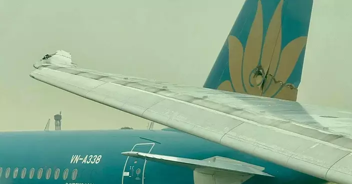 越南航空兩客機滑行道上意外碰撞 波音787機翼削破空巴垂直尾翼