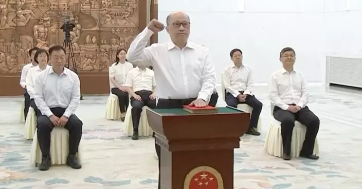 獲任命為全國人大教科文衛委員會副主任 鄭雁雄宣誓就任