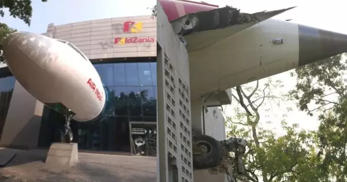 印度墜機當日報紙頭版現「飛機頭插牆」與「空難現場」詭異相似引爭議
