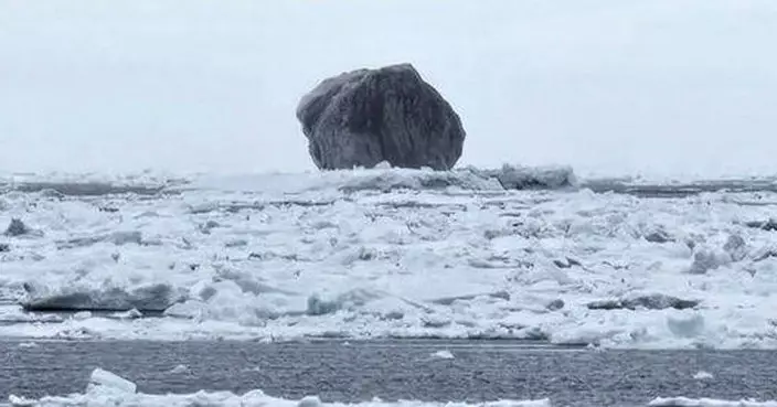極罕見「黑冰山」現身加拿大 冰齡相當老或達10萬年