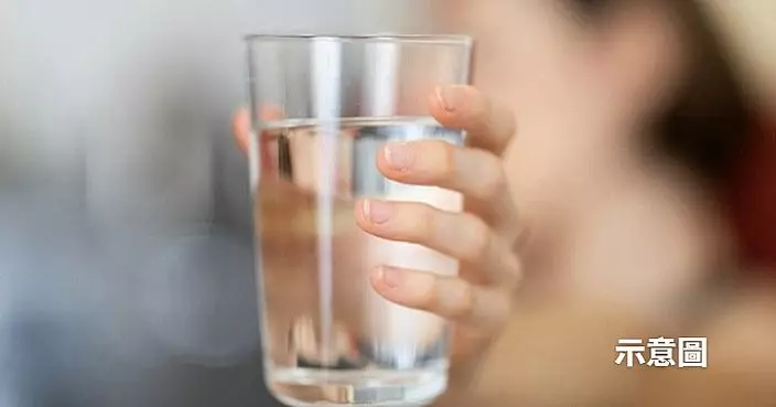 夏日解渴飲水注意！ 營養師提醒「4種水」細菌超標勿亂飲