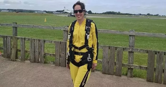 英婦挑戰4500米高空跳傘 竟因裝備未開與教練雙雙墜地亡