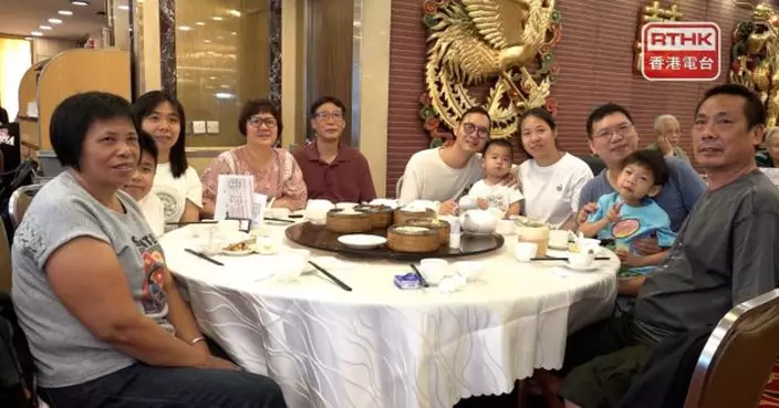 父親節不少人飲茶慶祝　李家超向所有父親致敬及送上祝福