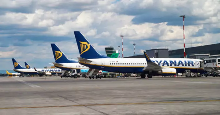 瑞安航空客機起飛時火災警報響起 乘客急從機翼跳下逃生18人傷