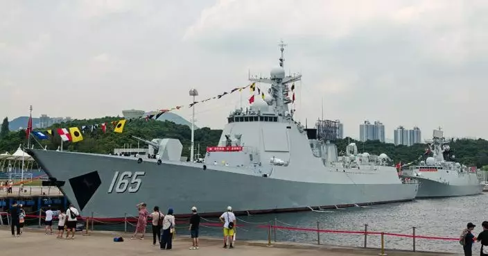 山東艦訪港｜大批市民到昂船洲軍營參觀湛江艦及運城艦