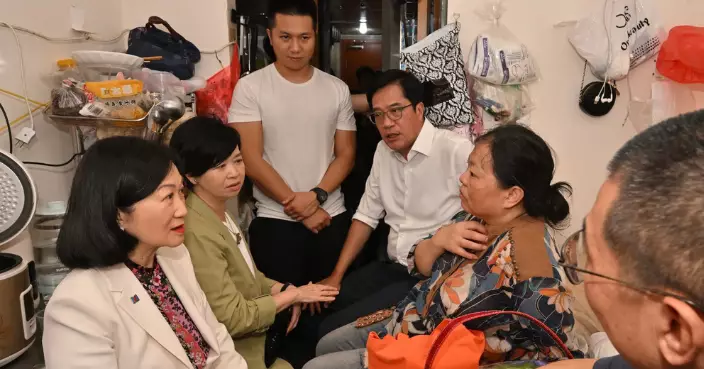 黃偉綸訪分間單位住戶 稱針對性政策陸續到位取締劣質「劏房」可期