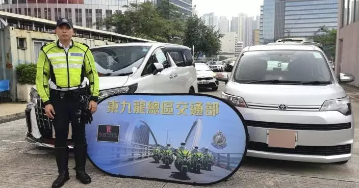 警東九龍打擊放蛇「白牌車」 拘2司機扣查兩車