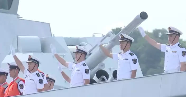 山東艦訪港｜編隊官兵讚嘆「東方明珠」璀璨繁華