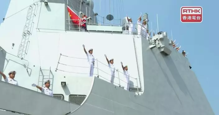 山東艦編隊訪港｜編隊官兵讚嘆「東方明珠」璀璨和繁華