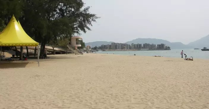 屯門黃金泳灘發現油污 紅旗高掛暫時封閉