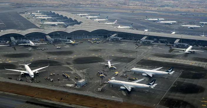 機場暴雨期間停機坪小範圍水浸 31班航班取消及590班延誤