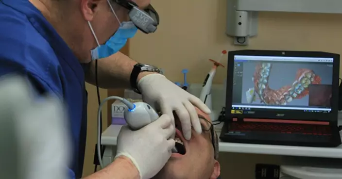 從洗牙到矯正都敢做！泰無牌牙醫半年看診千人   警臥底洗牙逮人