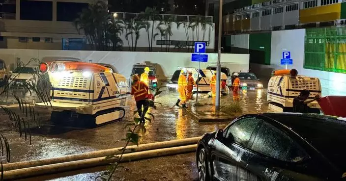 黑雨|將軍澳敬賢里附近渠務署「龍吸水」到場排水