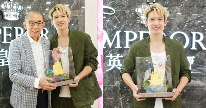 關智斌為個唱買金增財氣 老闆楊受成霸氣送金「一帆風順」金帆船