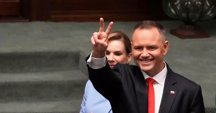 納夫羅茨基宣誓就任波蘭總統 展開5年任期