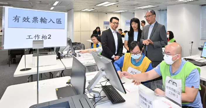 選委會界別分組補選9.7舉行 選委會主席陸啟康視察中央點票站工作人員實習訓練