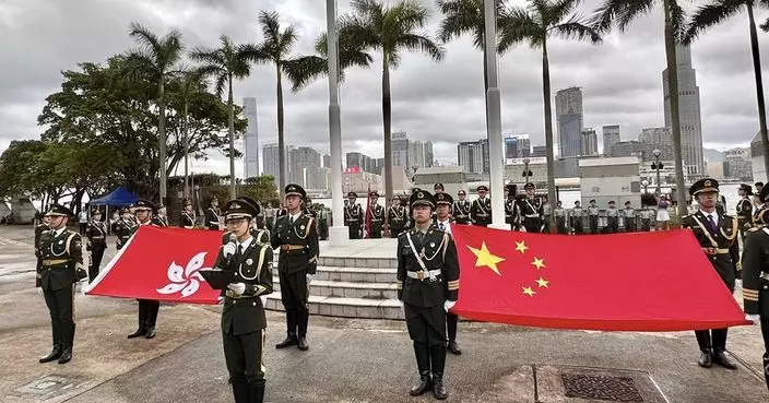 紀念抗戰勝利80周年 本港青少年與內地大學生聯合舉行升旗展示儀式