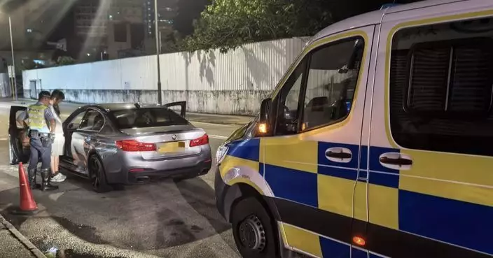 警方喬裝乘客「放蛇」打擊白牌車 兩名本地男司機被捕