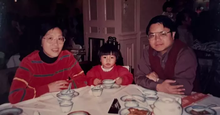 鄭融貼家庭照紀念離世父親 Stephanie：這輩子最幸福的事就是能成為你女兒