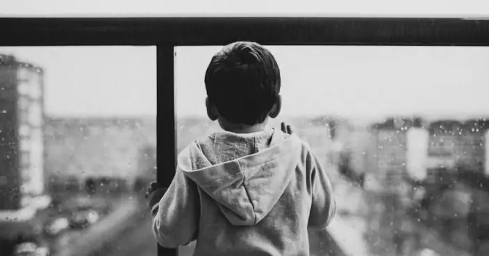 辱罵動手還發死亡威脅 新加坡3名9歲男童長期霸凌女同學遭判鞭刑