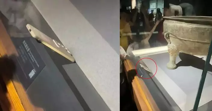 山西博物院青銅器展櫃內驚現智能手機 網民熱議「穿越了？」 館方還原背後真相