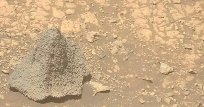 火星驚現「中世紀頭盔」？NASA毅力號拍下神秘岩石 科學家曝驚人成分