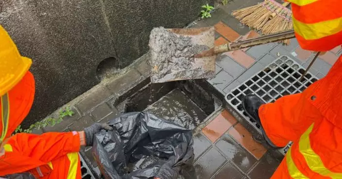 政府稱緊急事故監察及支援中心於黑雨發出後隨即投入運作