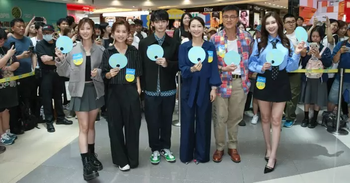 《翻盤下半場》演員人氣急升快閃答謝觀眾 現身與粉絲近距離互動派小禮物兼合照
