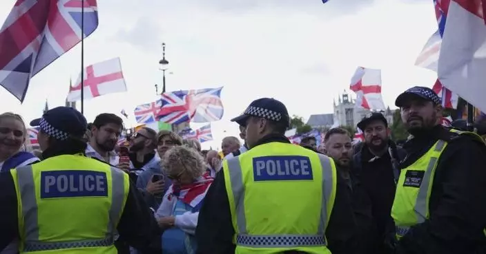 倫敦警分隔兩遊行隊伍遭暴力行為　9人被捕