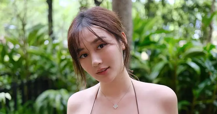 郭奕芯晒火辣三點式泳照被質疑「打假波」 嬲爆回應：真奶假奶都唔識分就走黎扮晒嘢！