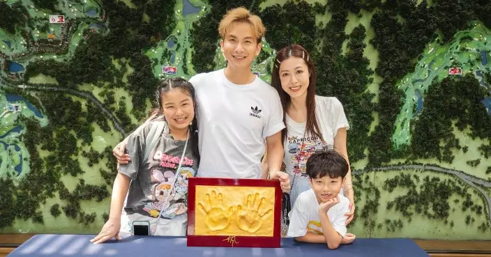 周吉佩受邀上內地蓋明星手印 吉吉：好榮幸能夠留下專屬手印