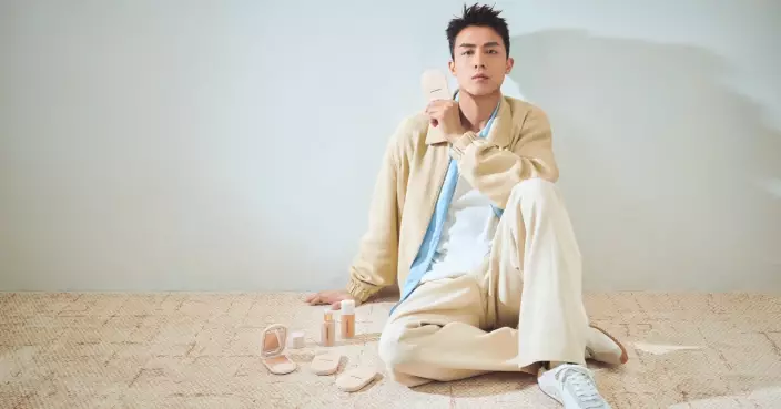 AK@MIRROR愛輕盈清爽妝感演繹不同無瑕魅力 廣告呈獻日常工作第一身視覺