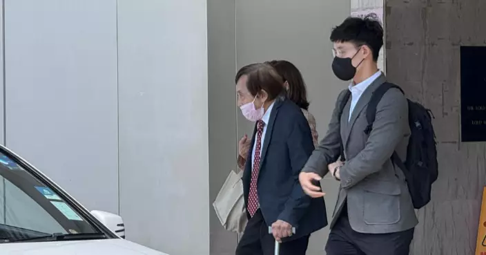 九旬整形名醫涉Botox針命案被控誤殺 警員供稱被告指死者因哮喘病求醫　後被告突感不適無交待細節