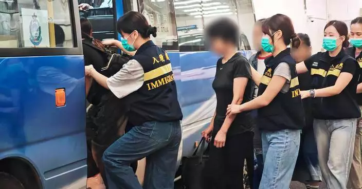 入境處遣返31名越南籍非法入境者回國