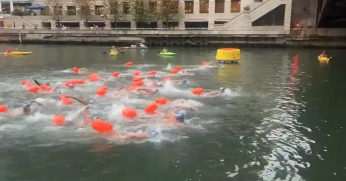 等了97年！芝加哥河洗刷「污名」 300人跳河游泳見證歷史性一刻