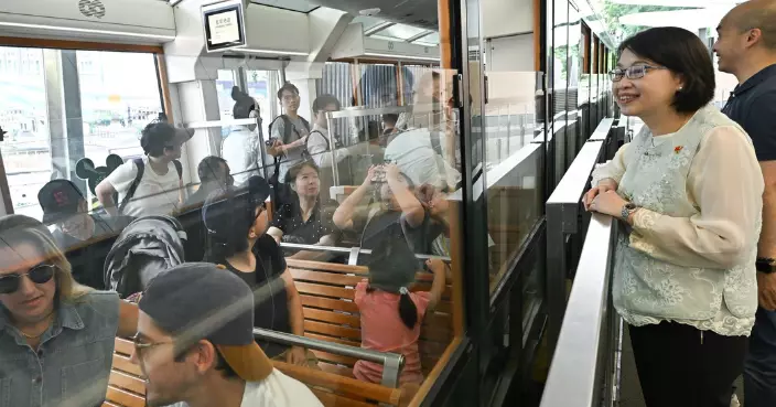 了解旅客體驗 旅遊事務專員張馮泳萍到山頂纜車站及馬場視察