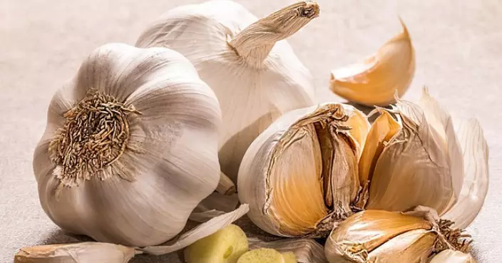 聽聞「大蒜促新陳代謝」女學生狂食蒜蓉麵包減肥反增3KG 醫生揭迷思教正確食法