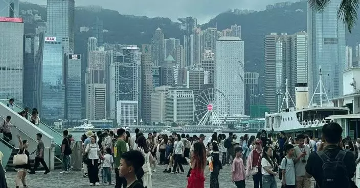 崔定邦：黃金周不少旅客願留港過夜 邵家輝指奢侈品店較多人排隊