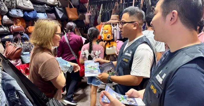 國慶黃金周旅客訪港消費 海關加強巡查購物熱點提醒商戶保障消費者權益 設快速隊處理緊急投訴