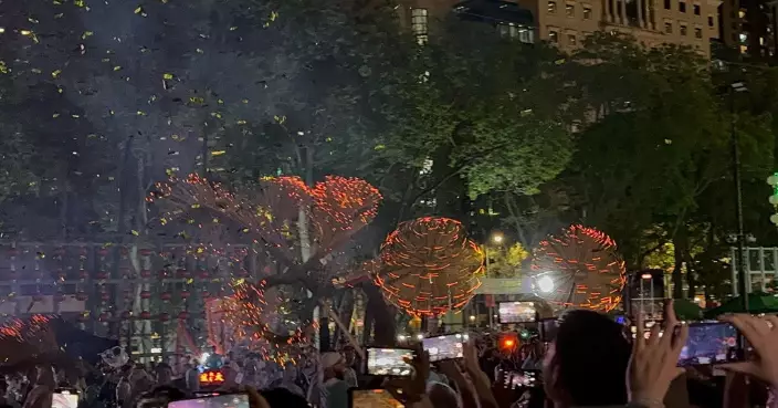 大坑火龍舞到維園 市民駐足觀看