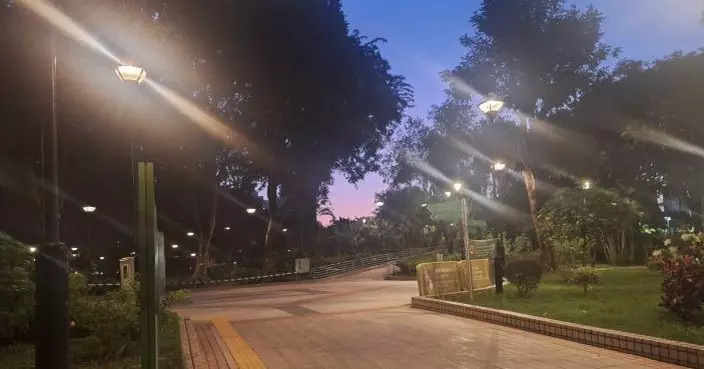 中年婦浴血倒斃天水圍公園　頸有傷痕警現場檢利刀及𠝹刀