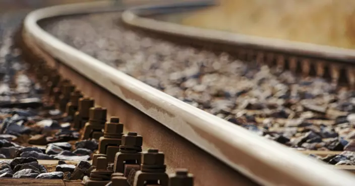 印度工人遇劫遭拖上鐵軌輾斷腿 送醫因警方未尋斷肢致延誤12小時難接合